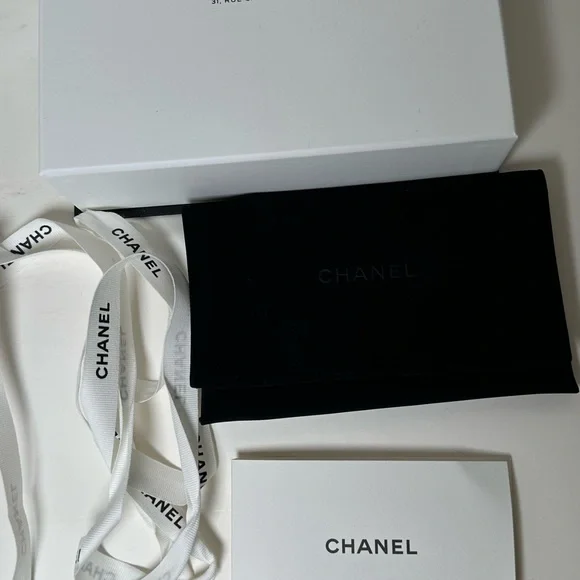 Chanel Classic Quilted Caviar Cardholder Black GHW - Picture 7 of 7